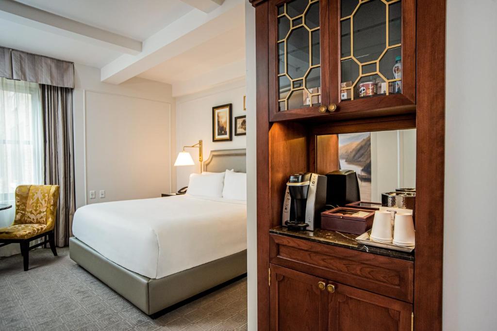 Premium King Room - Image 5