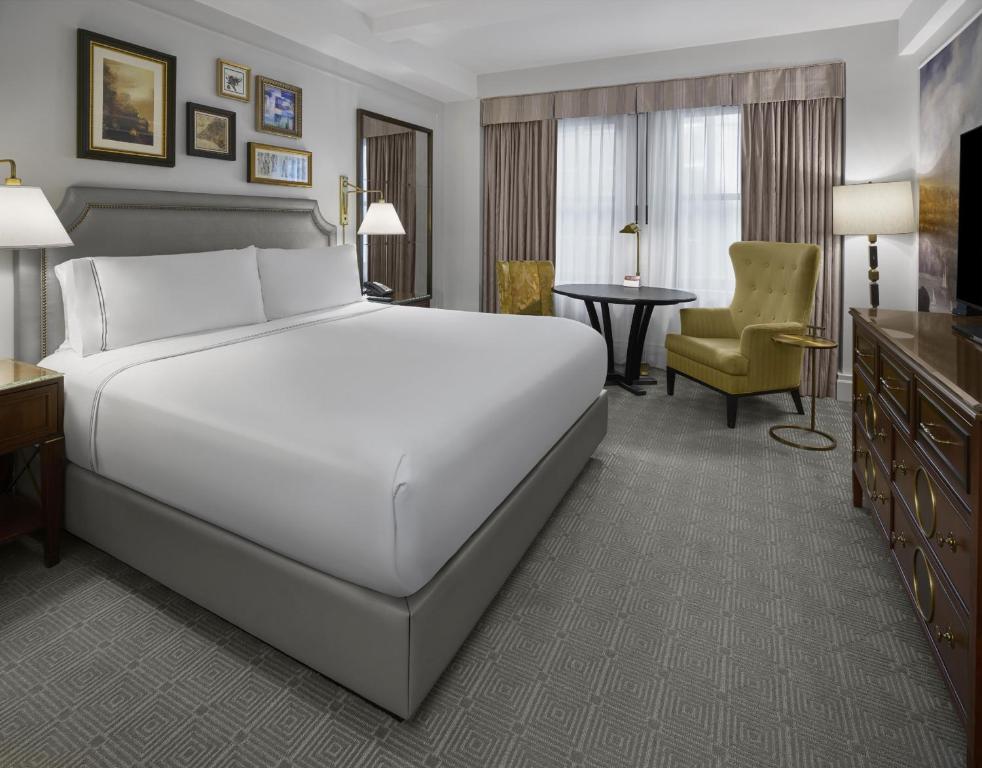Premium King Room - Image 8