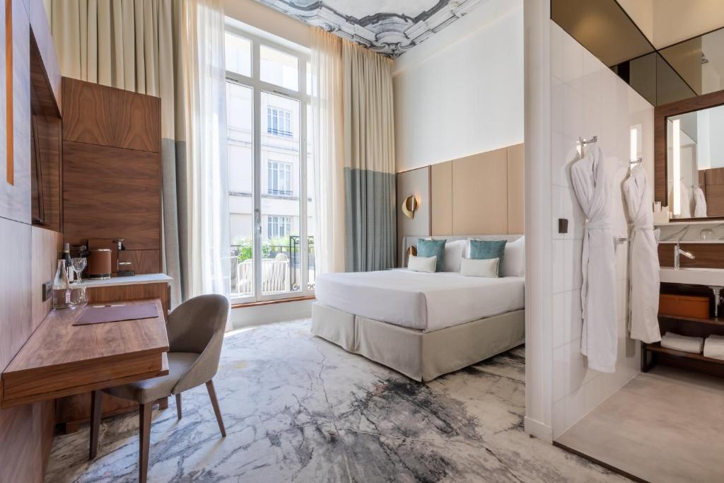 Junior King Suite with Terrace - Image 5
