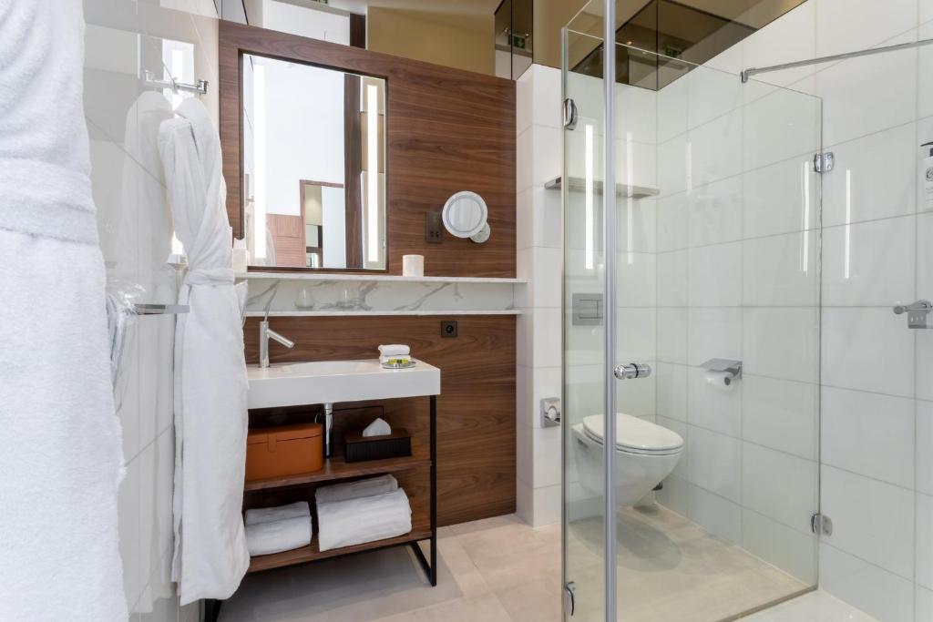 Junior King Suite - Image 4