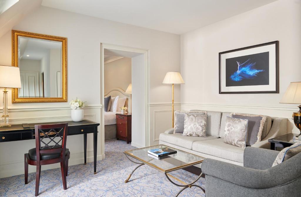 One-Bedroom Suite - Image 1