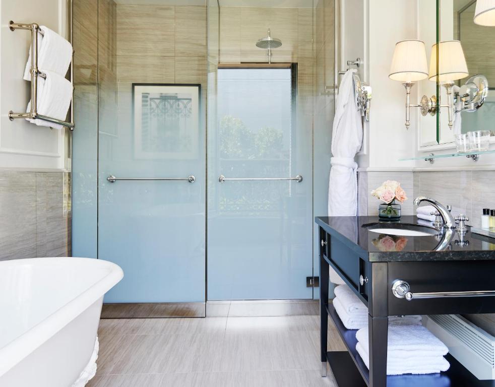 One-Bedroom Suite - Image 6