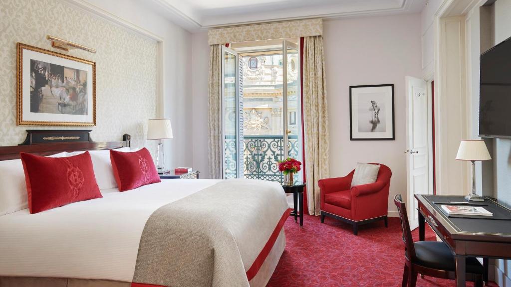Premium King Room with Balcony and Opera View - Image 1