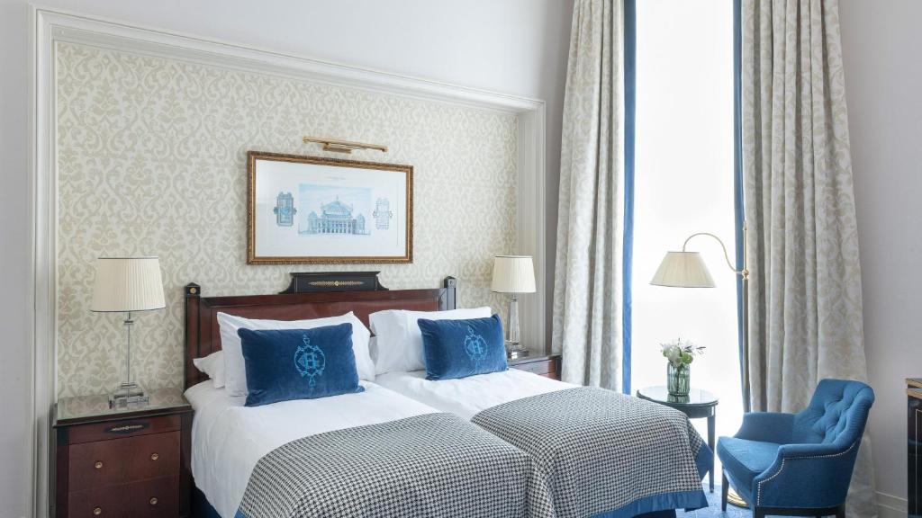 Premium Twin Room with Club Lounge Access - Image 3