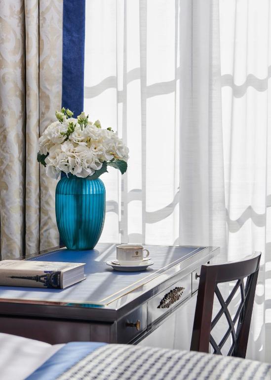 Premium Twin Room - Image 4