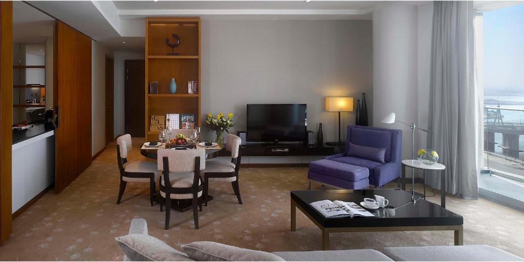 2 Bedroom Waterfront Apartment - Image 3