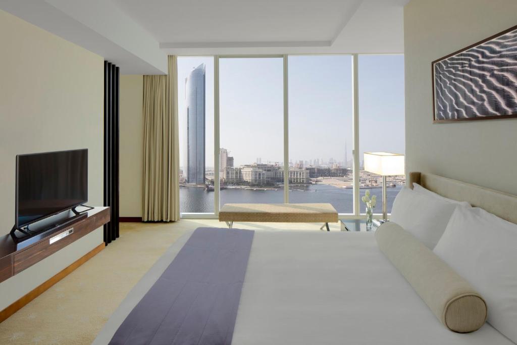 2 Bedroom Waterfront Apartment - Image 4