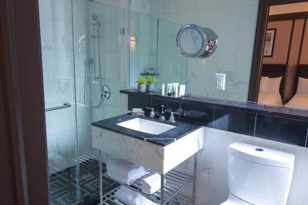 Deluxe 2 Double Beds - Image 2