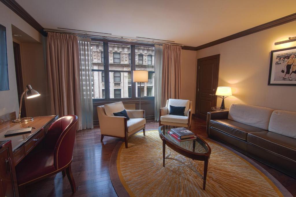 Iroquois Suite 1 King Bed - Image 2