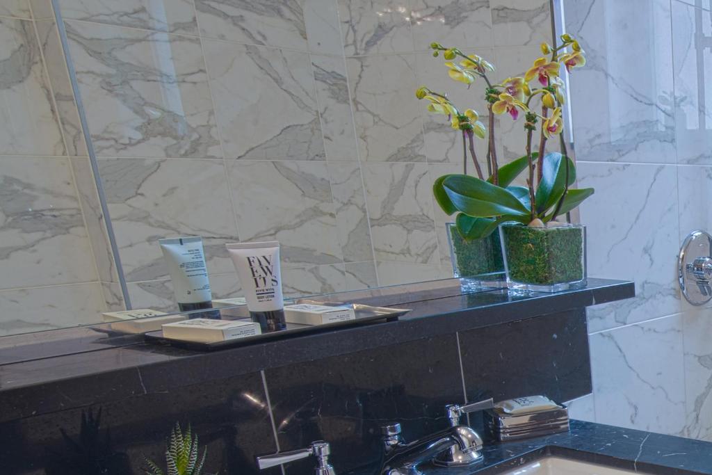 Premium 1 King Bed - Image 3