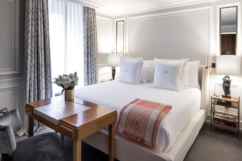 Standard Double Room - Image 4