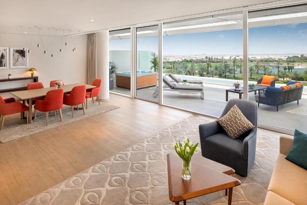 Two Bedroom Outdoor Jacuzzi Suite - Image 6