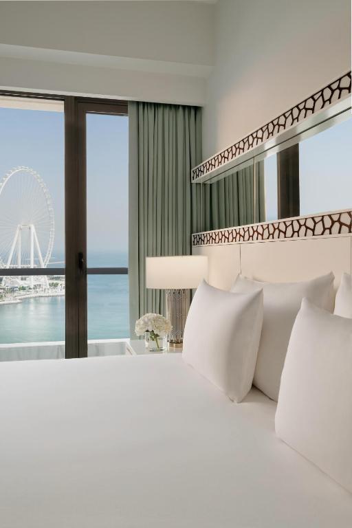 Ain Dubai View Room-Full Sea View with Balcony - Image 2