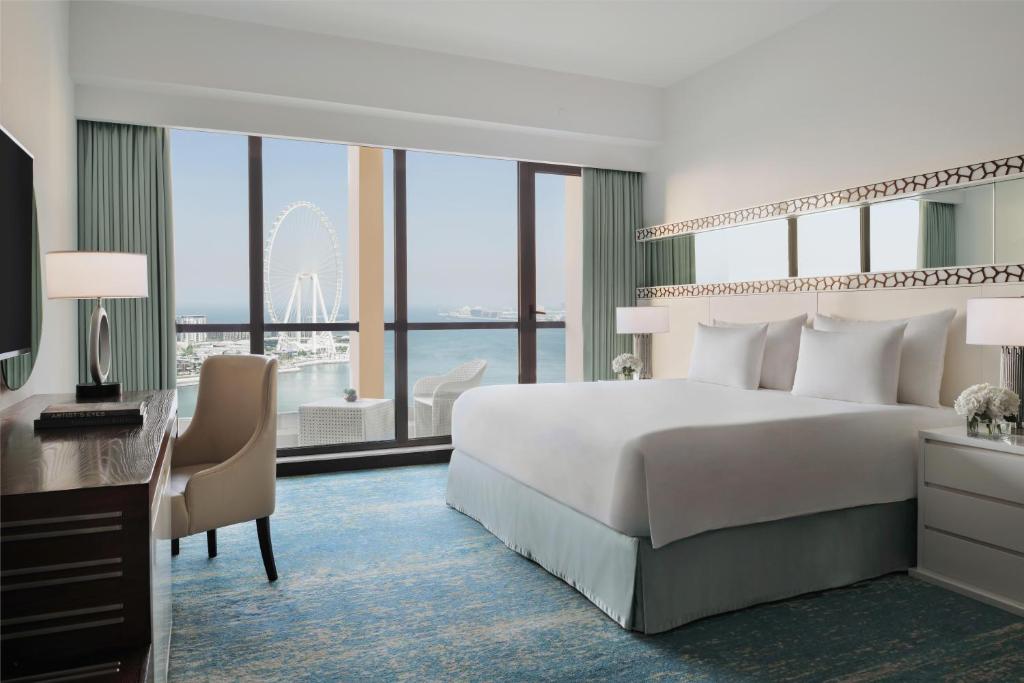Ain Dubai View Room-Full Sea View with Balcony - Image 4