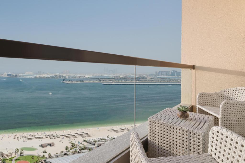 Club Sea View Room with Balcony-Higher floor & Coral Lounge Access - Image 5
