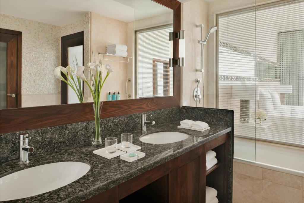 Family One Bedroom Suite with 2 Balconies-Ain Dubai View-Coral Lounge Access - Image 1