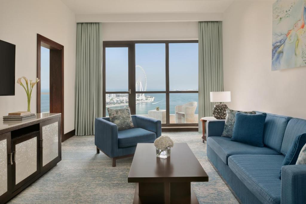 Family One Bedroom Suite with 2 Balconies-Ain Dubai View-Coral Lounge Access - Image 5