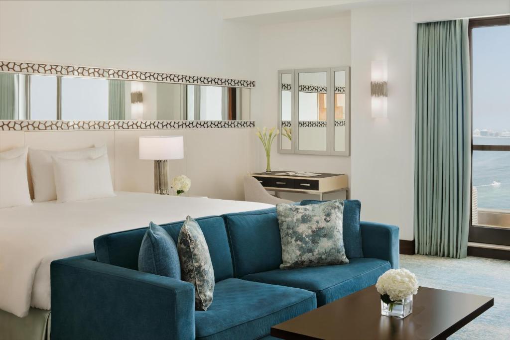 Sea View Junior Suite with Balcony - Image 4
