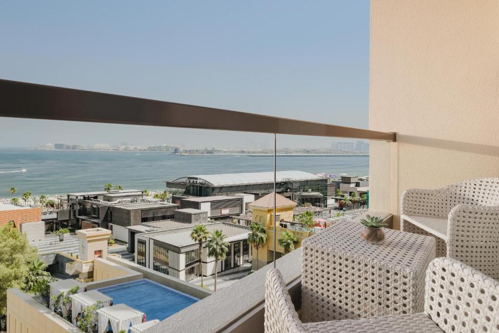 Sea View Room with Balcony - Image 5