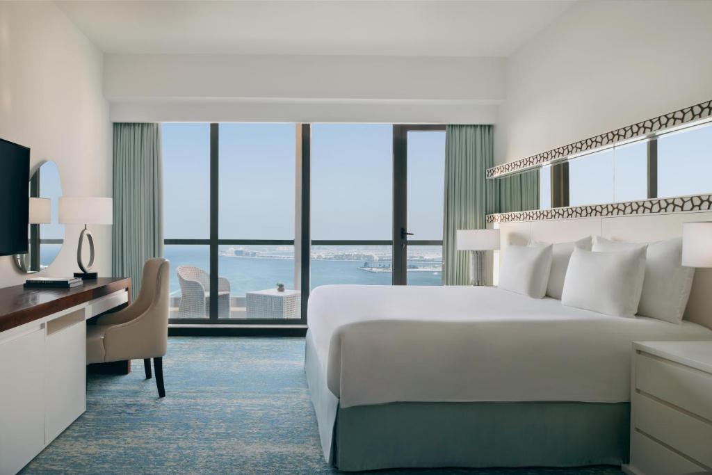 Superior Sea View Room with Balcony - Image 5