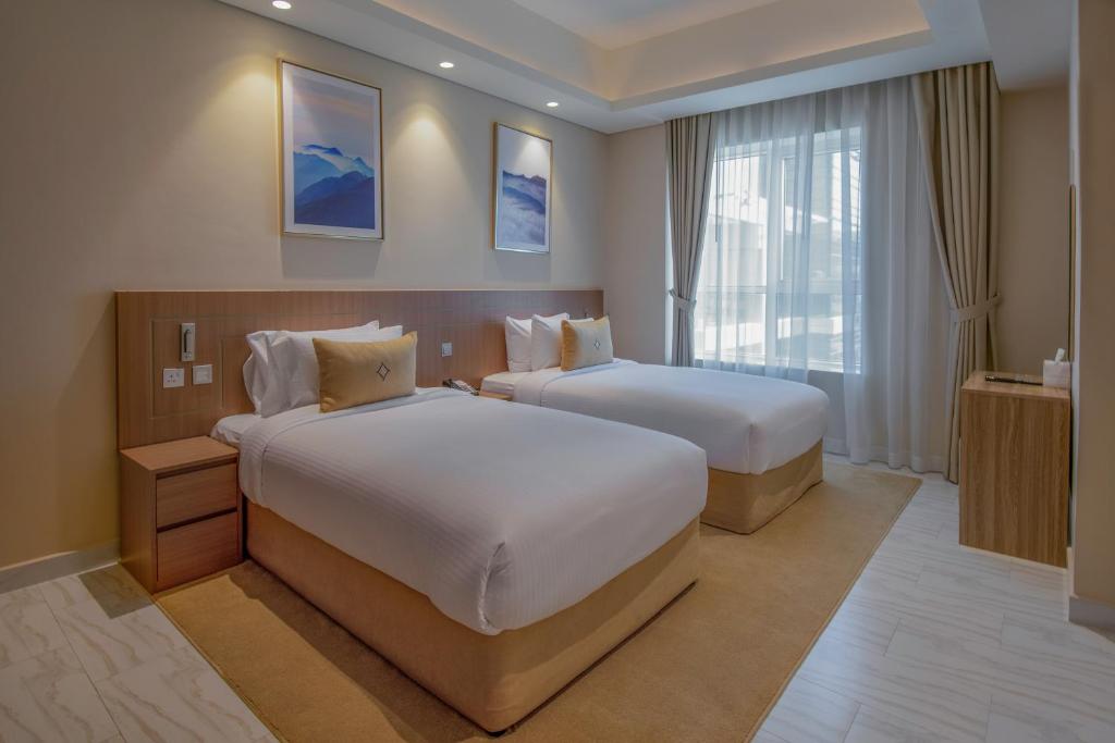 Deluxe Two-Bedroom Apartment - Image 4