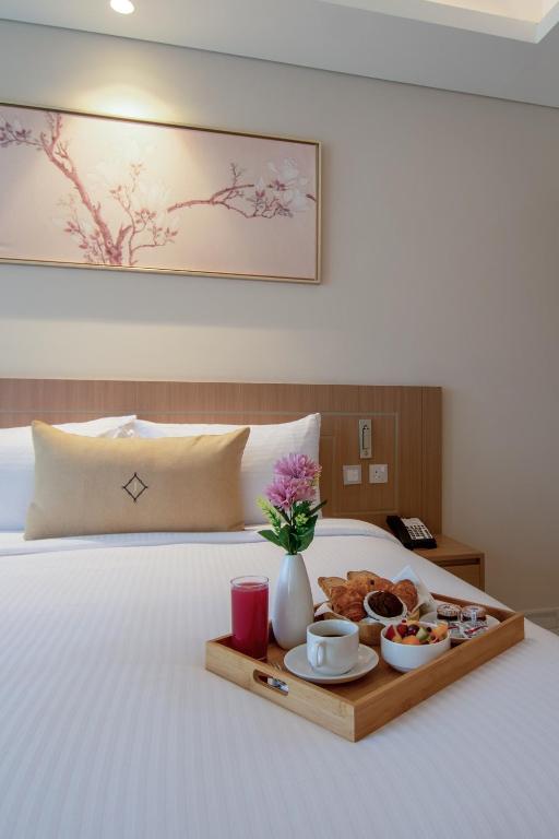 Deluxe Two-Bedroom Apartment - Image 6