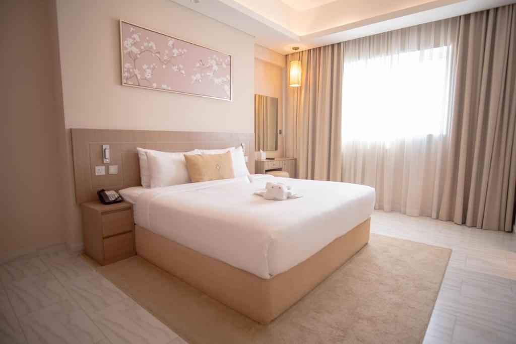 Deluxe Two-Bedroom Apartment - Image 9