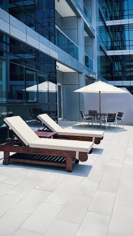 Elite Three-Bedroom Apartment With Terrace - Image 14