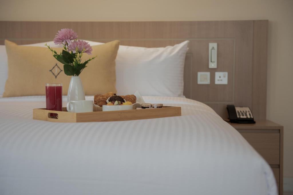 Elite Three-Bedroom Apartment With Terrace - Image 2