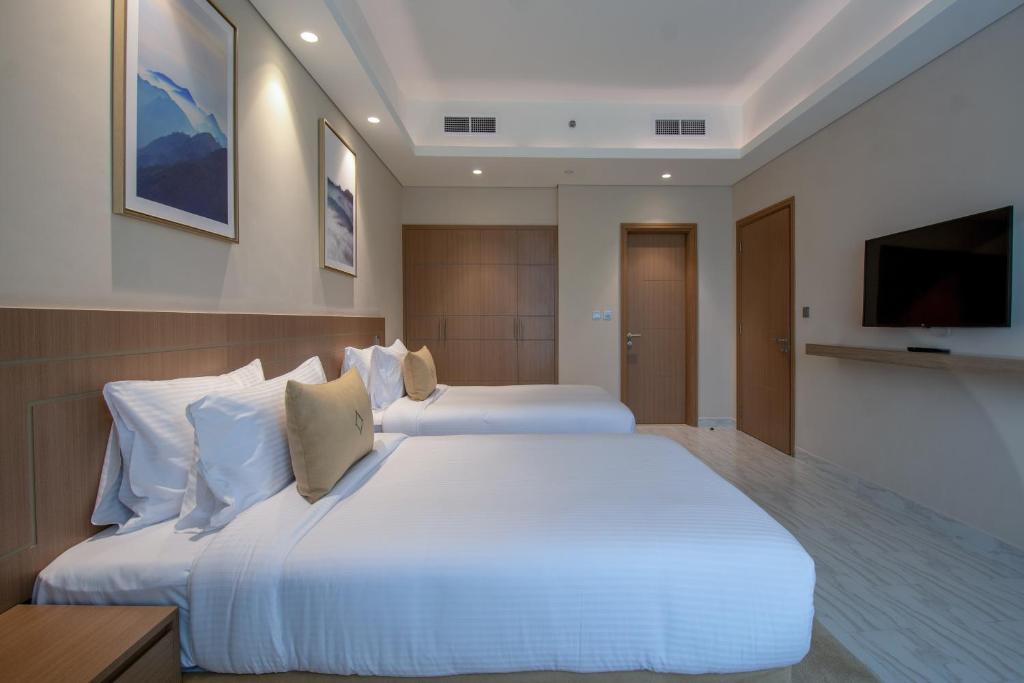 Elite Three-Bedroom Apartment With Terrace - Image 7