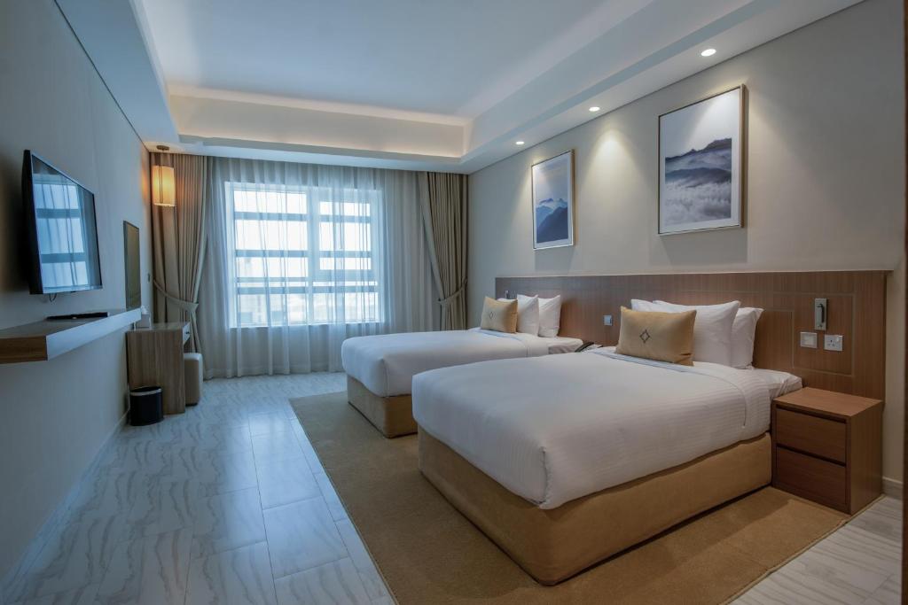 Elite Three-Bedroom Apartment With Terrace - Image 9