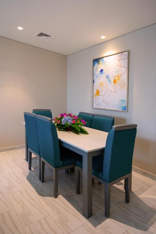 Elite Two-Bedroom Apartment With Terrace - Image 5