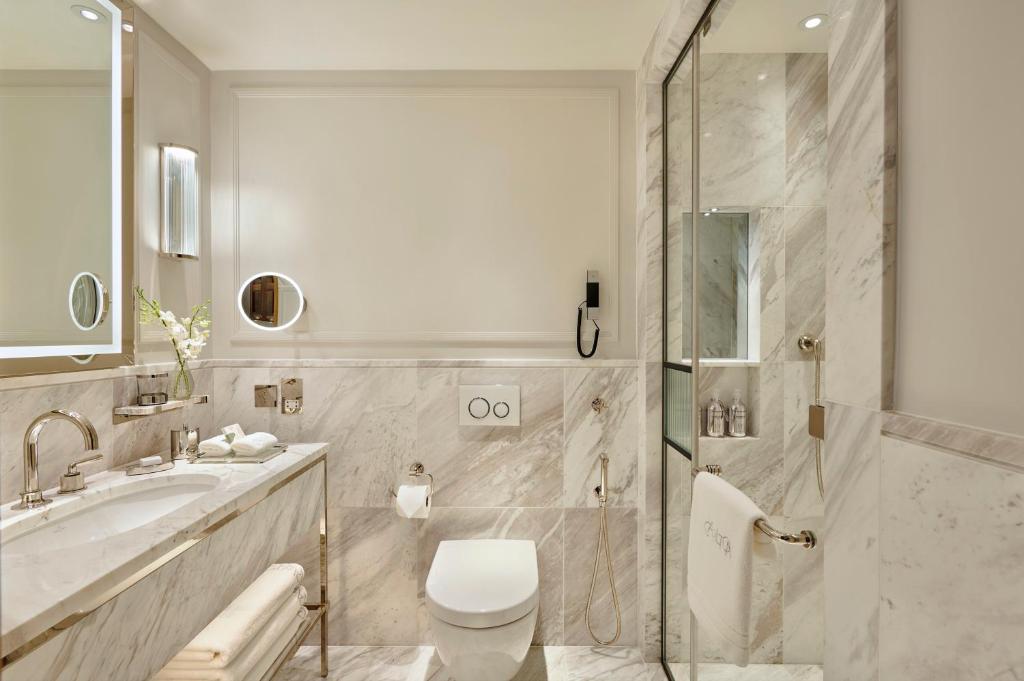 Deluxe Room with exclusive access to Cadogan private gardens - Image 2