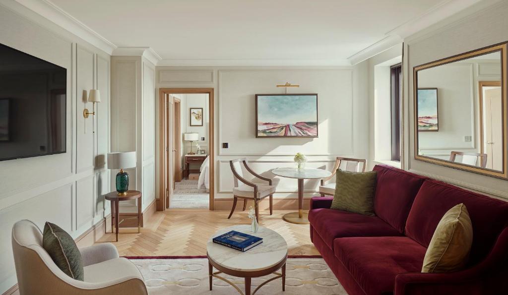 Executive City View Suite with exclusive access to Cadogan private gardens - Image 3