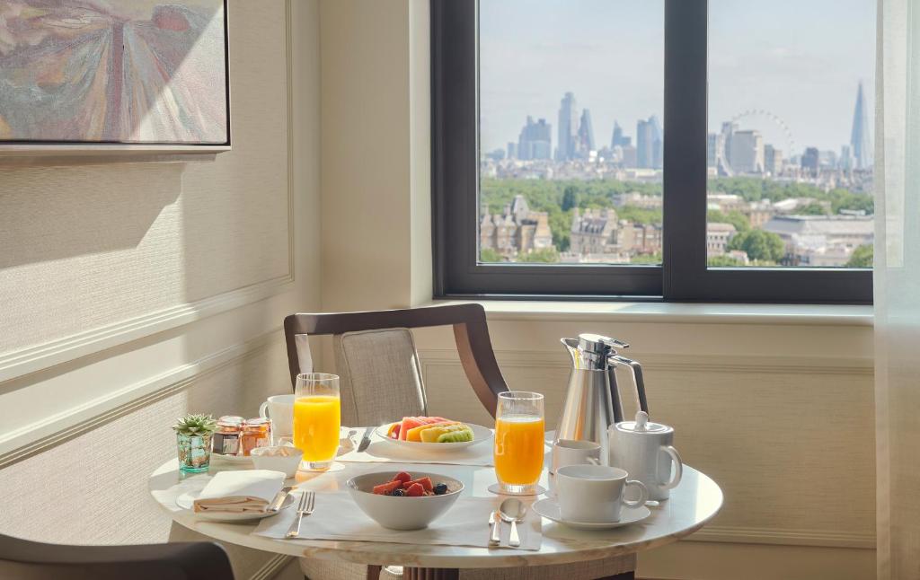 Executive City View Suite with exclusive access to Cadogan private gardens - Image 4