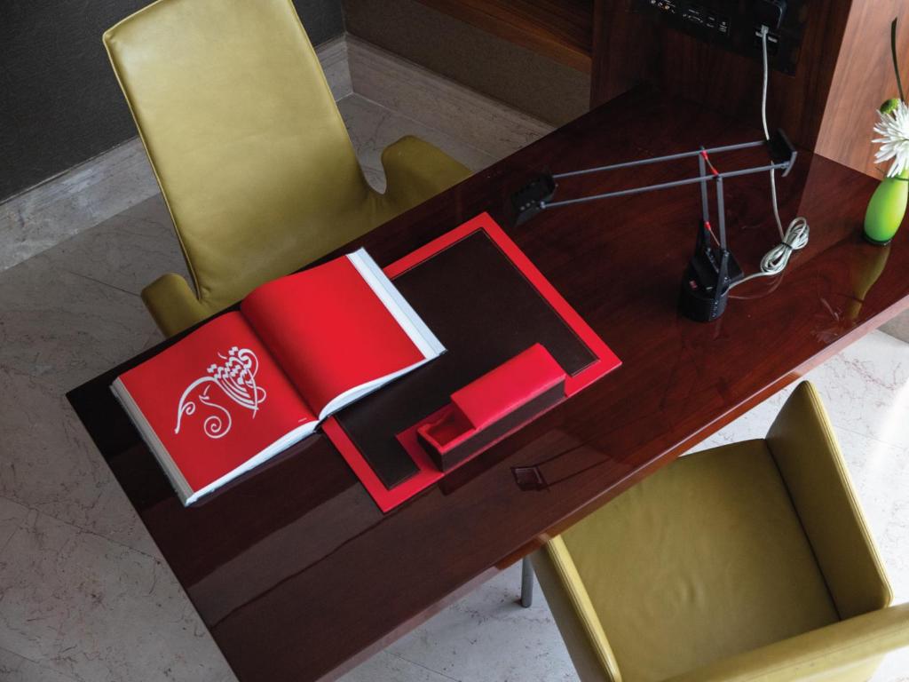 Deluxe Room - Image 2