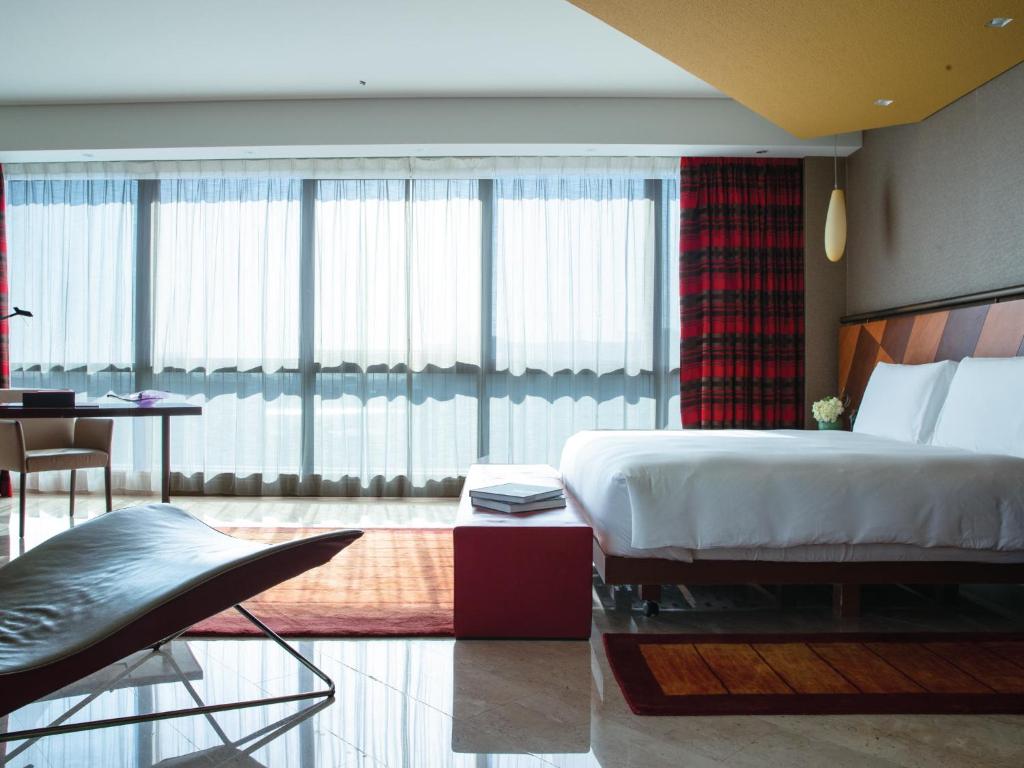 One-Bedroom Suite - Image 5