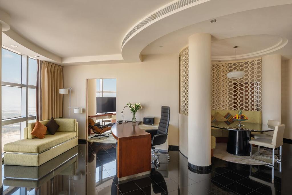 Executive Suite - Image 5