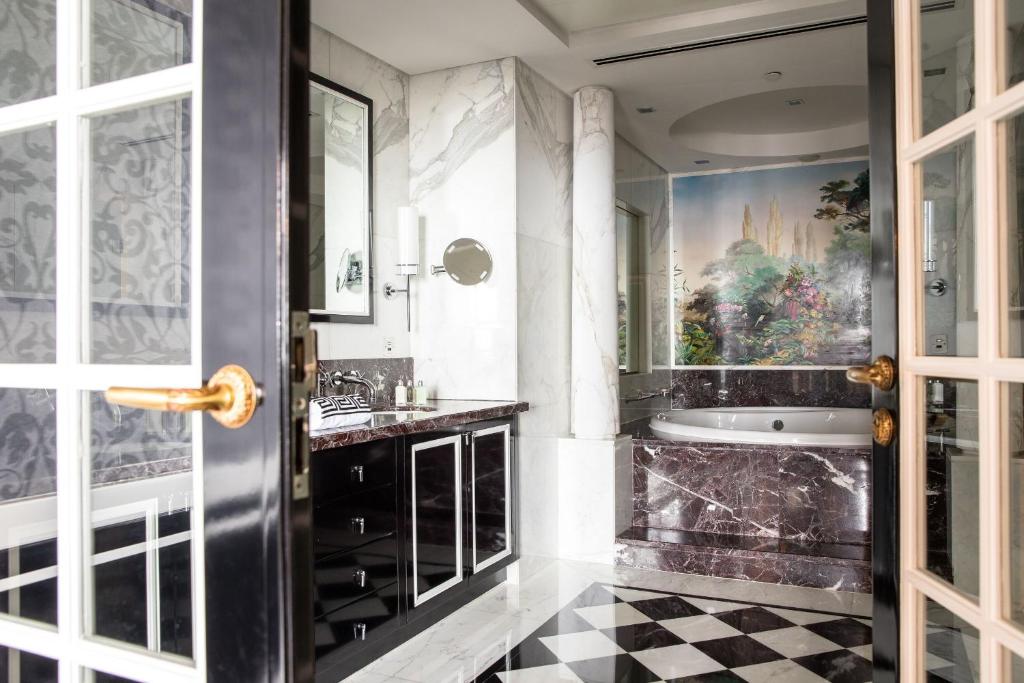 Presidential Suite - Image 6