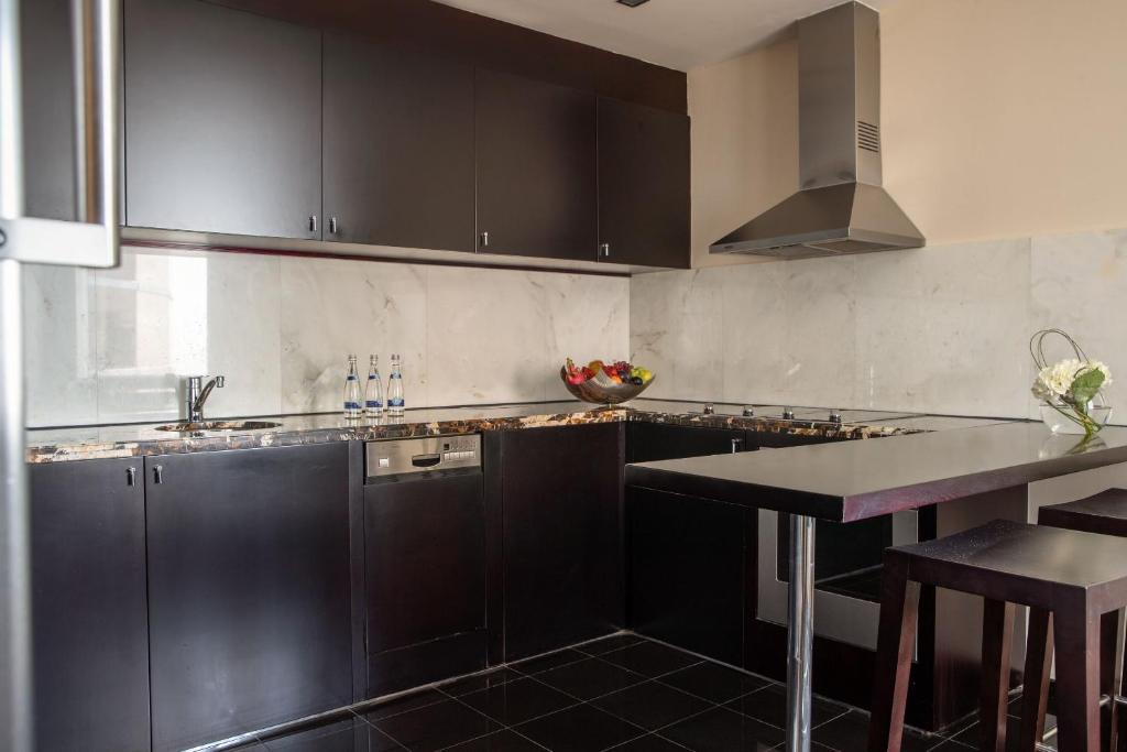 Royal Suite - Image 3
