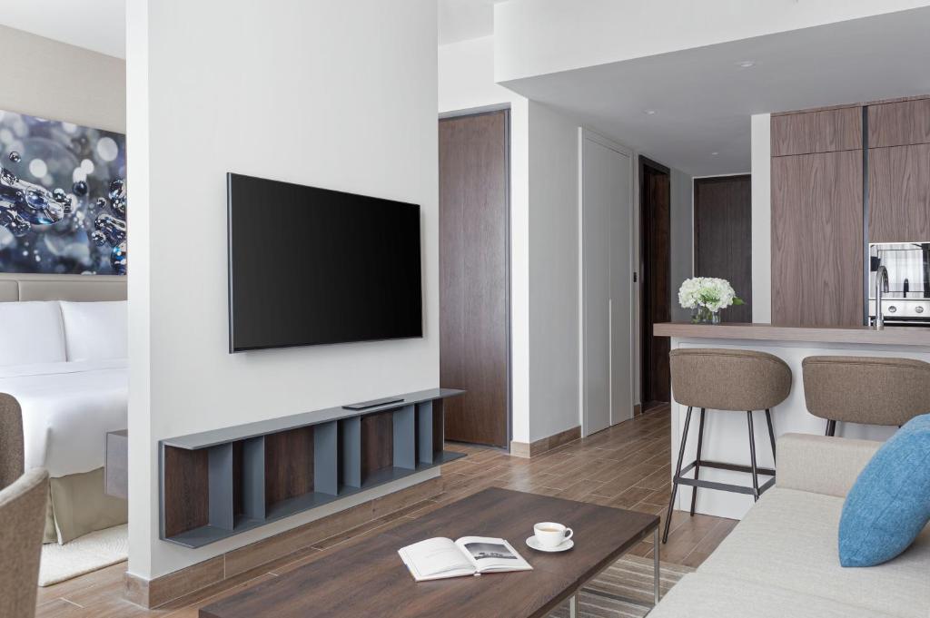 Executive Studio with Balcony - Image 3