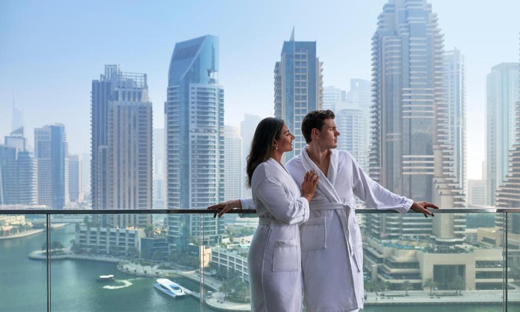 Premium Three Bedroom Suite with Balcony & Marina View - Image 12