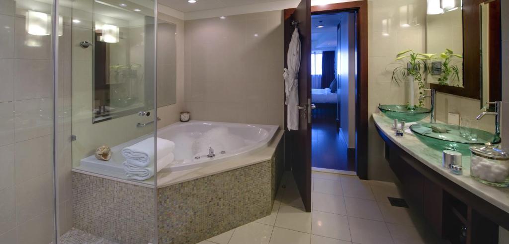 One Bedroom Duplex Residence with Private Jacuzzi - Image 3