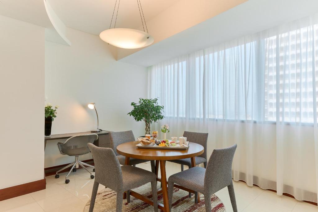 One-Bedroom Residence with Private Jacuzzi - Image 4