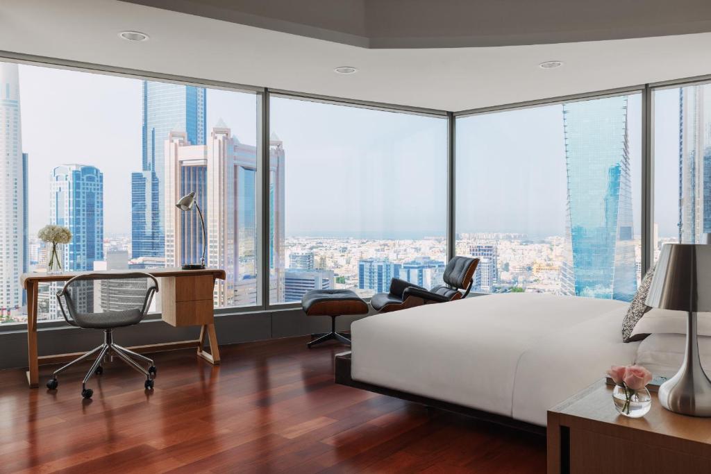 Three Bedroom Duplex Gallery Residence with Private Jacuzzi - Image 7