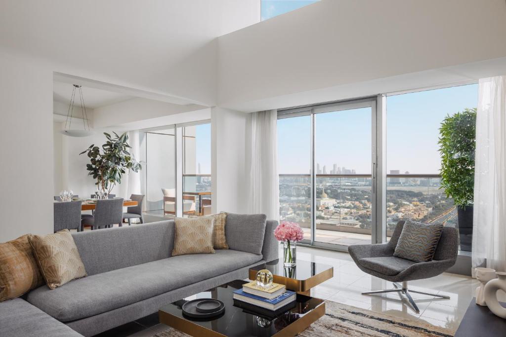 Three Bedroom Duplex Gallery Residence with Private Jacuzzi - Image 9