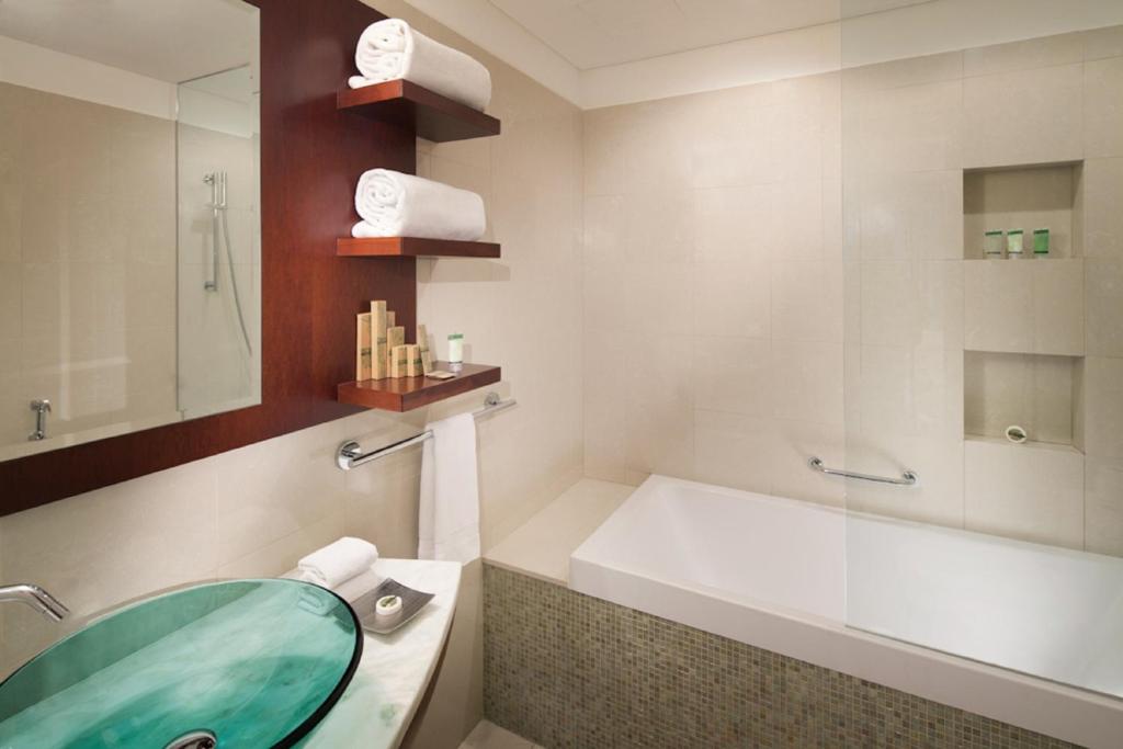 Two-Bedroom Gallery Residence with Private Jacuzzi - Image 4