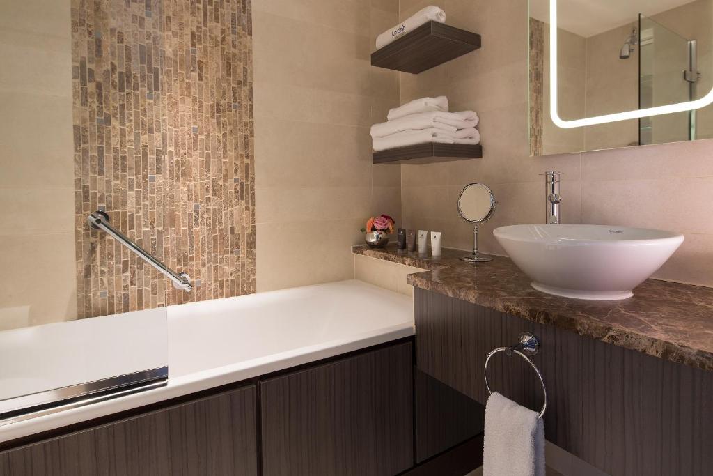 Executive Double Room - Image 3