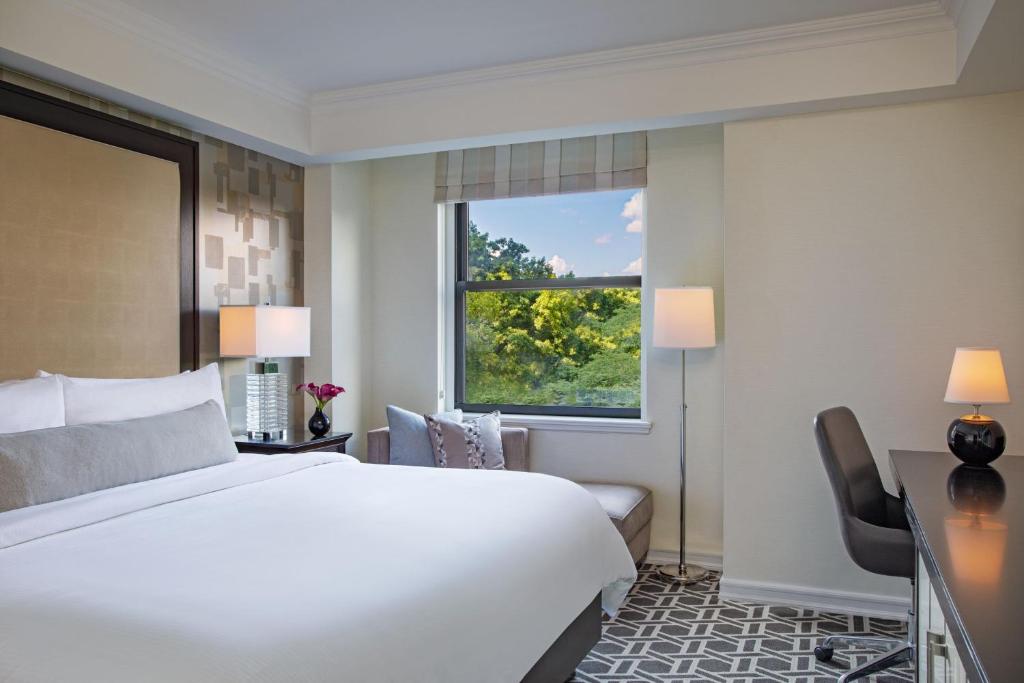 Central Park View King Room Lower Floor - Image 3