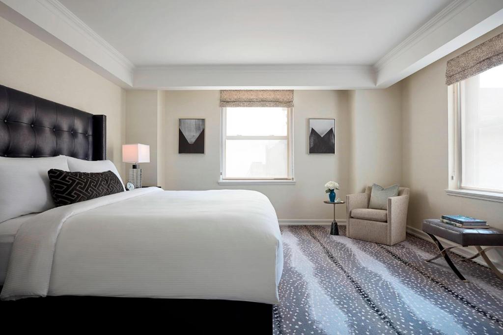 Manhattan View One Bedroom Suite - Image 1